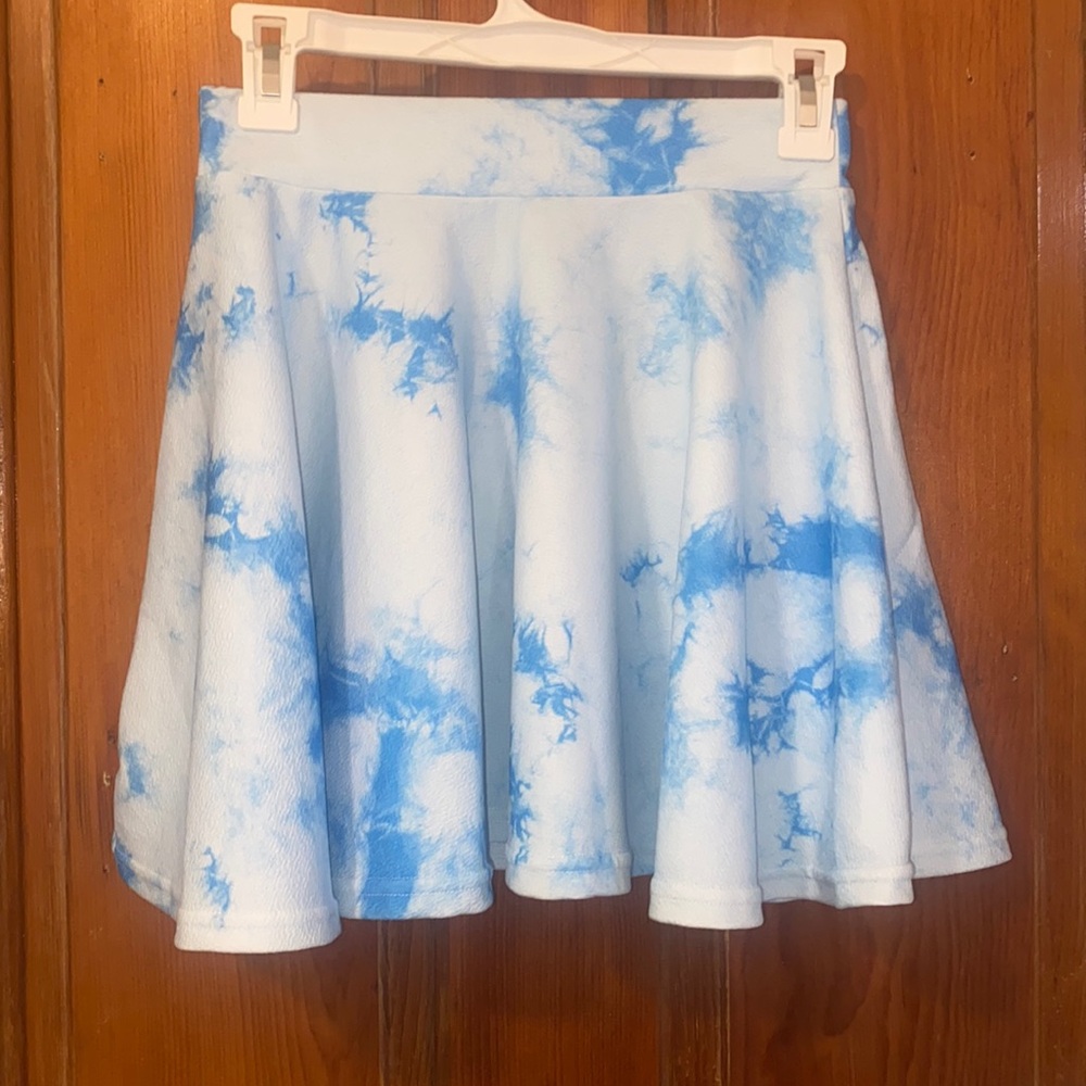NEVER WORN HALARA BLUE TIE DYE SKIRT